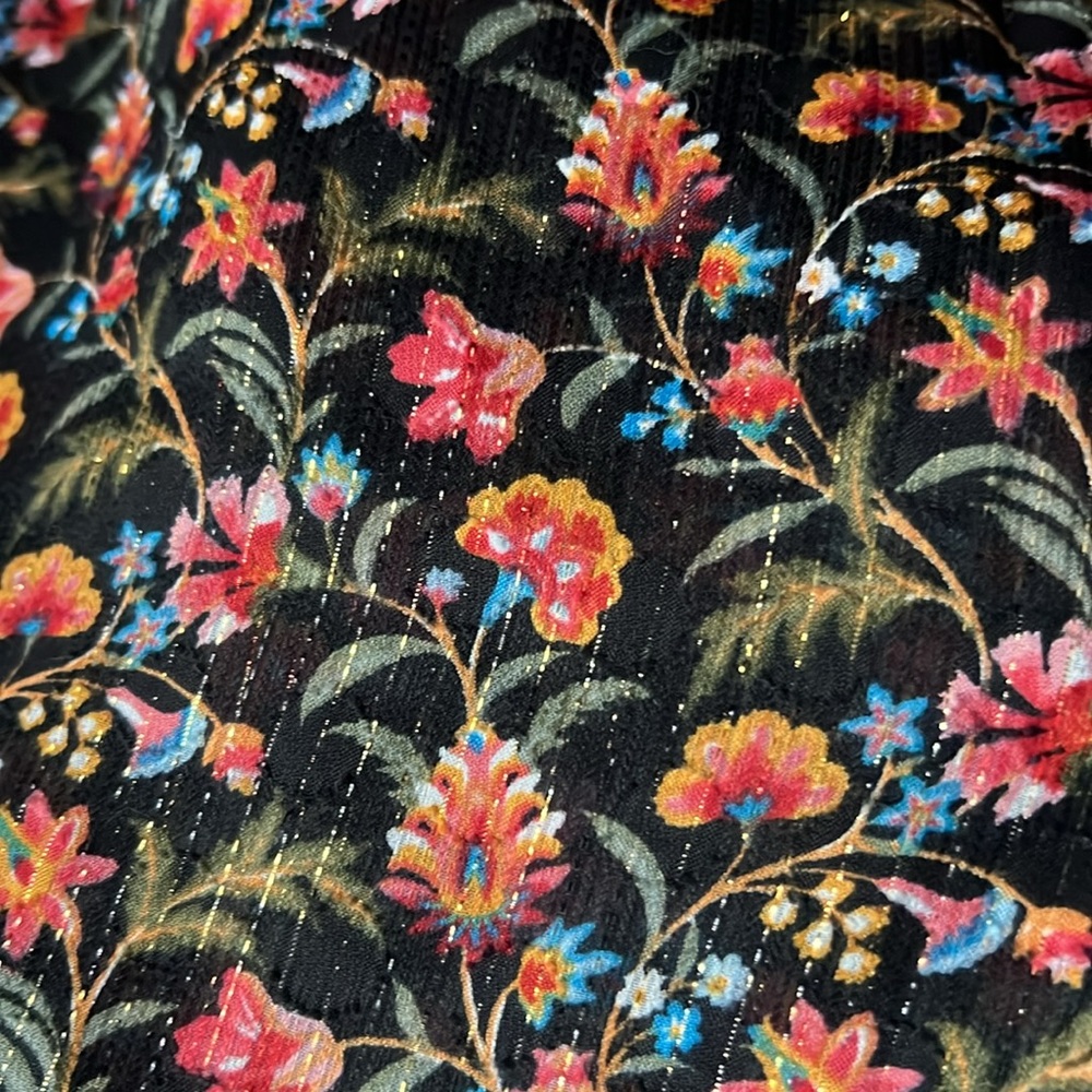 LOFT floral butterfly sleeve top with gold metallic thread, size Medium (M)